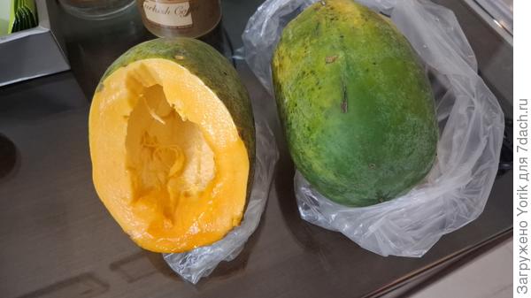 Вот внешний вид плода, и его разрез. Данный сорт не имеет семян.