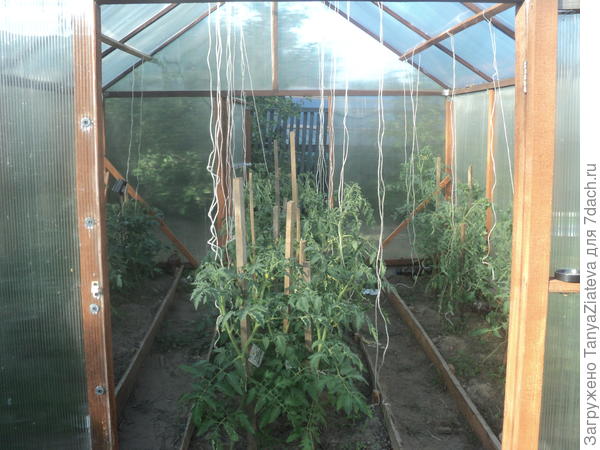 внутри, от входа