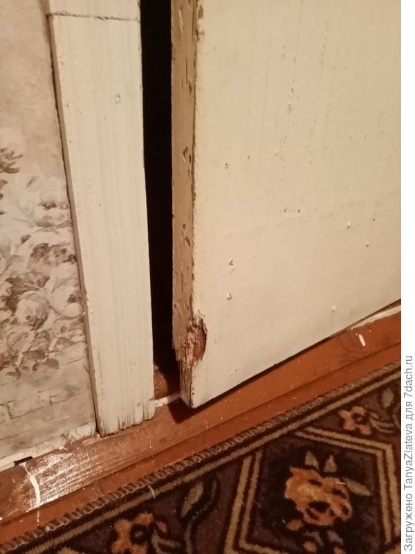 да, вот она - изодранная дверь!