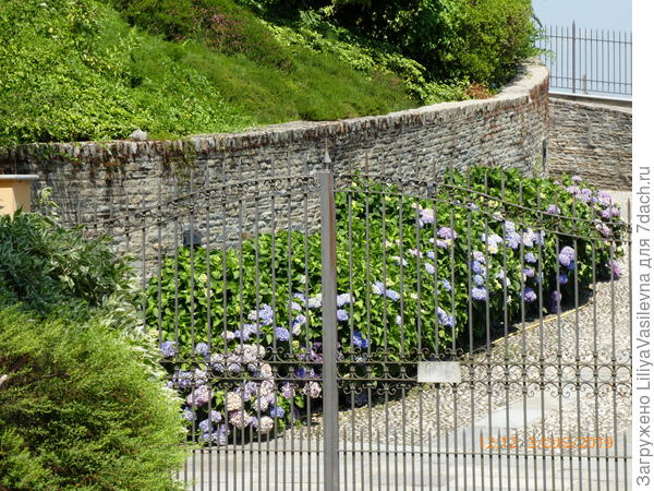 Ошиблась фото загрузка , но уж., в одной вилле с изумительным видом, здесь солнце до обеда.
