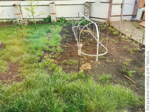 Парник готов к закапыванию
