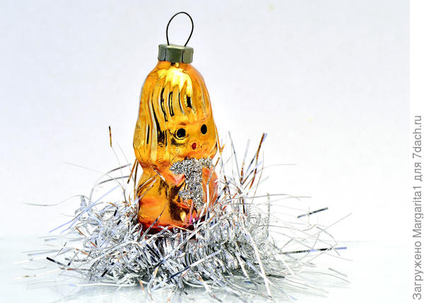 Что за сказочный персонаж? Может Дюймовочка?