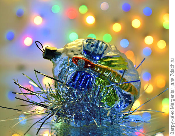 Шишка с бабочкой