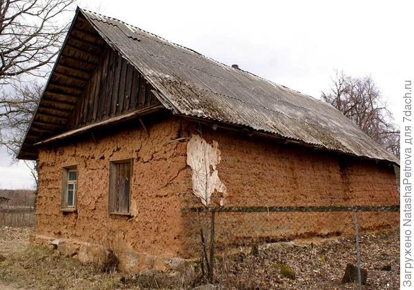Оштукатуренный глиной сруб. Фото из интернета