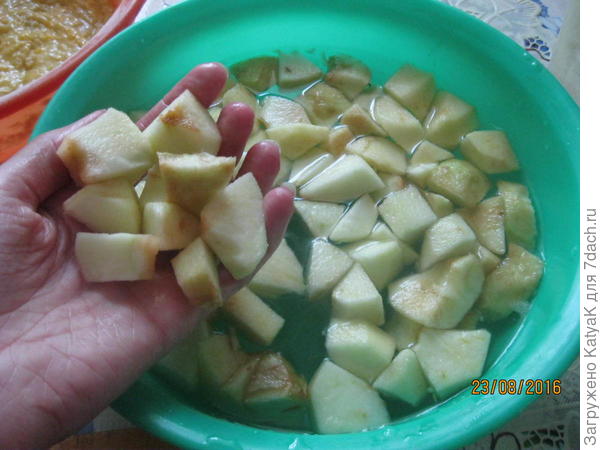 Пирог яблочно-сливовый - пошаговый рецепт приготовления с фото