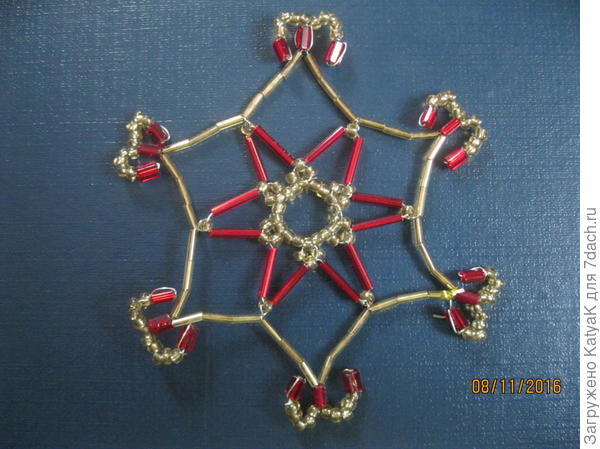 Снежинки из бисера