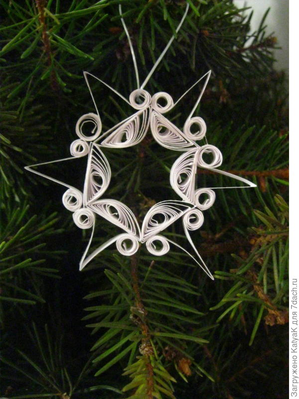 Снежинка в технике квиллинг