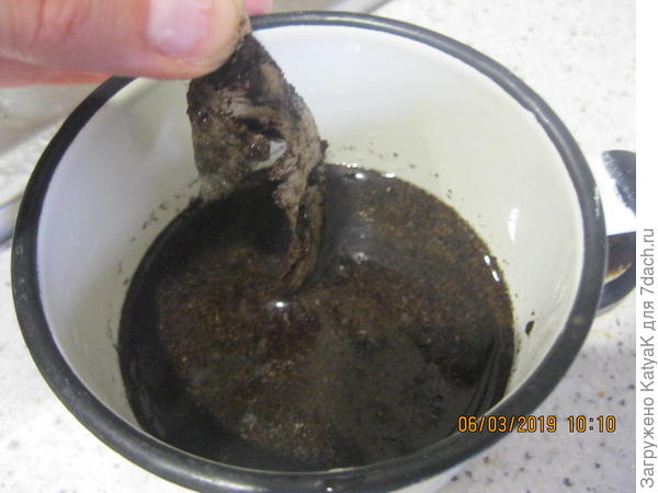 завернуты в бумажку, хоть экологично, но смысл... вся развалилась я даже не трогала ее