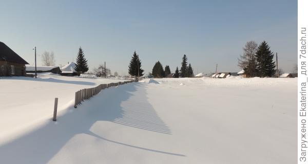11 часов 16 минут- возвращаюсь домой (домик справа через дорогу). Бродила на охотничьих лыжах