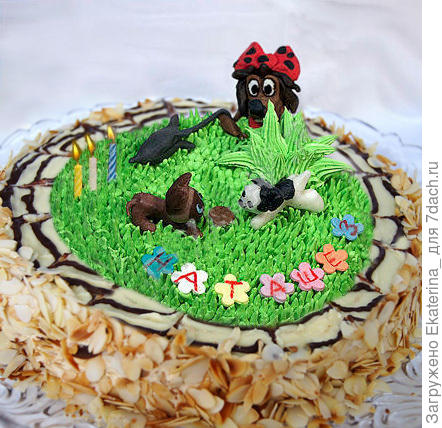 На тотике три свечечки горят, желанье загадай и затуши! :)