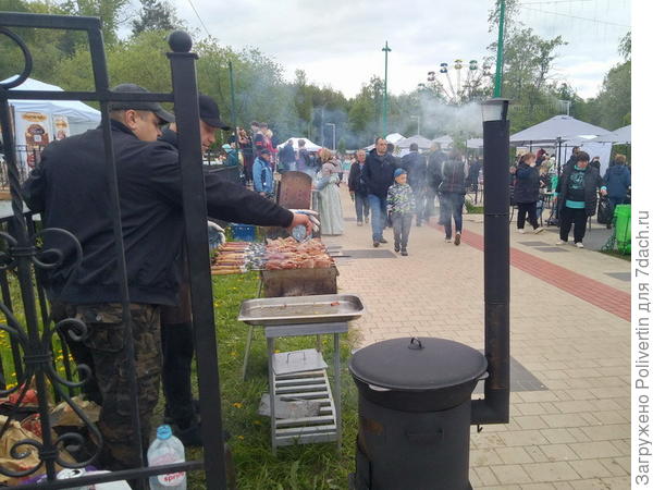 И шашлычки, естественно