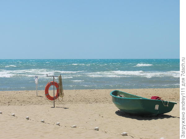 В Анапе некупальный сезон.