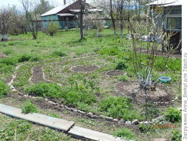 6. ещё один цветник за колонкой