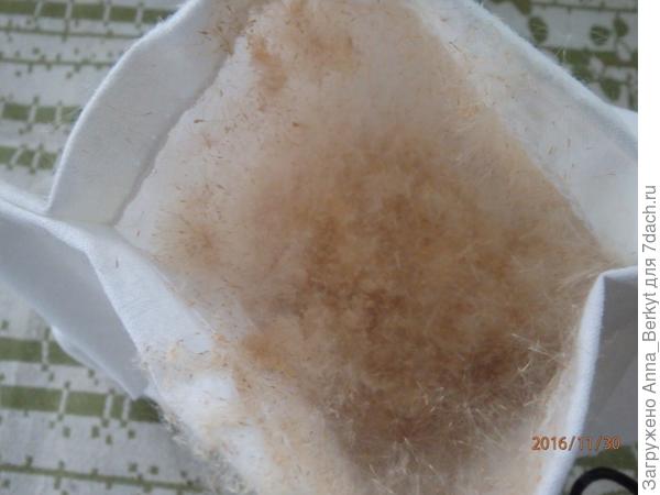 В чехле остаётся такой вот пух