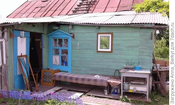 прикрутила держатели для кашпо, которые не удержалась, купила для своих Петуний