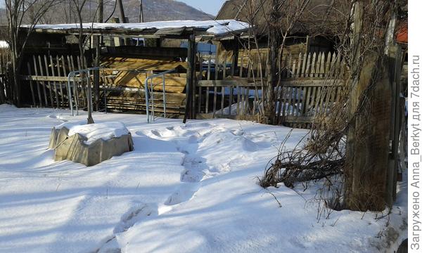 этот же участок, только ближе к дому (к крыльцу)