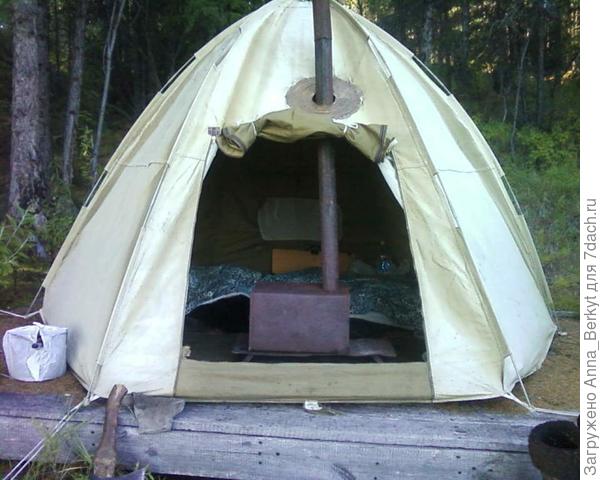 вот, поближе моя палатка с печуркой