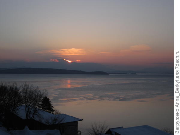 вот-вот, уже начинает выглядывать