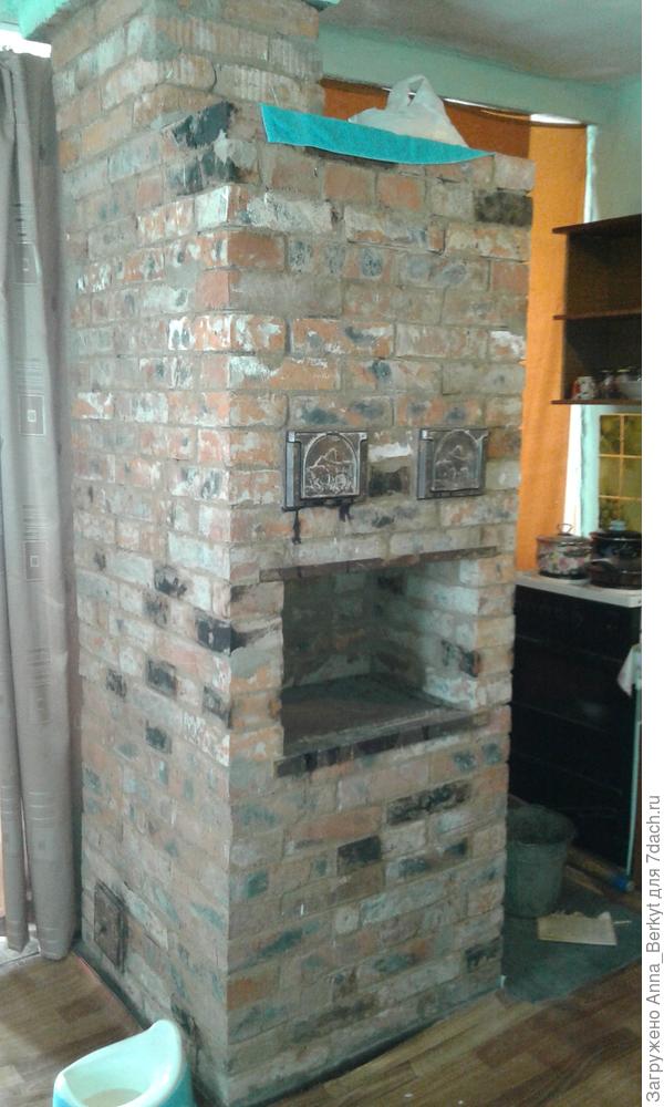 что-то примерно такого типа, может быть... второй этаж частично обогревает широкая труба с дополнительными теплодувами... но, ещё плюс греющие полы, так как на 2 этаже они спят, в одной комнате мальчики, во второй - дочка с мужем и новорожденной дочуркой