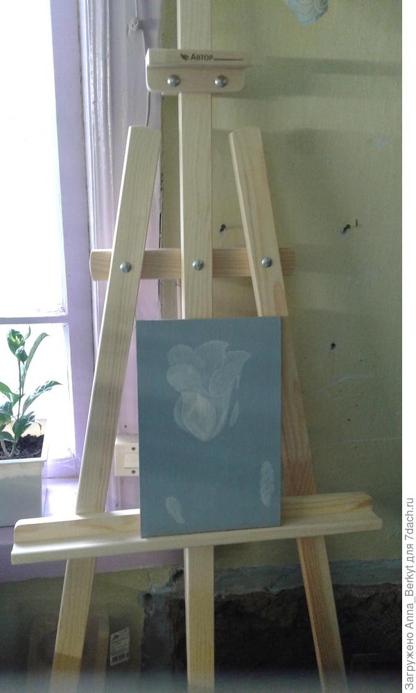 а для любимого творчества подарили наполный мольберт )))