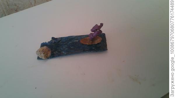 Этот камушек-кораблик я нашла, когда перекапывали огород