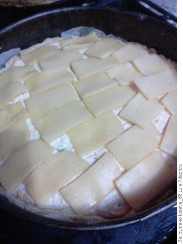 Застилаем сыром