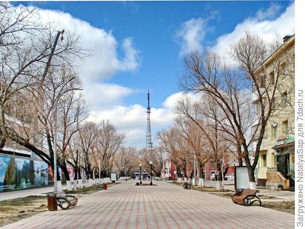 Картинка нашего города с апрельским небом в подарок. Снимок сделала 3 дня назад.