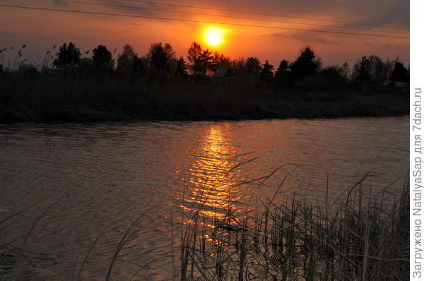 Солнце уходит на закат...прощальная солнечная дорожка.