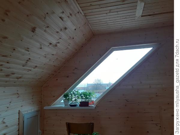 окно, противоположное центральному