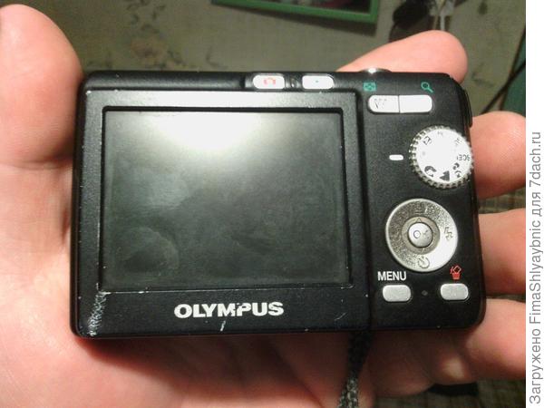 Обратная сторона фотоаппарата Olympus FE-190