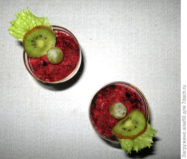 Салат сервируем порционно