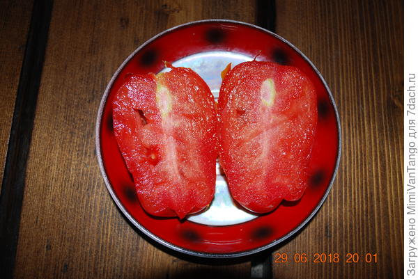 Кожура толстовата (на мой взгляд),присутствует зернистость как в спелом арбузе,немного суховат,может чуть-чуть вяжет во рту(не как хурма),но что есть...в любом случае с магазинными не сравнить.