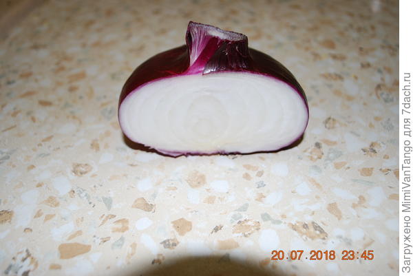 Когда постареет,то прожилки будут более насыщенного цвета...вот Вам и два лица...Внешнее и внутренние...