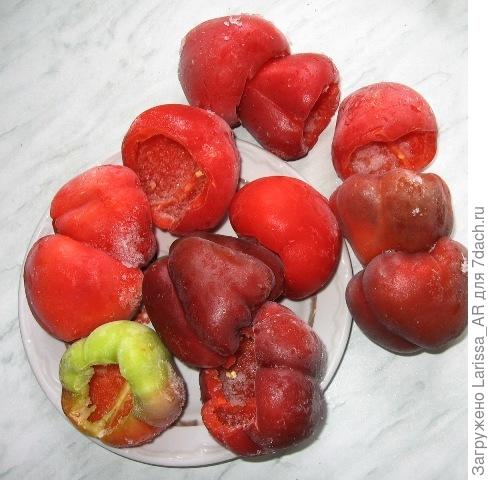 Перец Коралл, тоже заморозила)) Баловство, конечно , маленькие в сравнении с другими. Еще не придумала, чем  их фаршировать и как готовить.