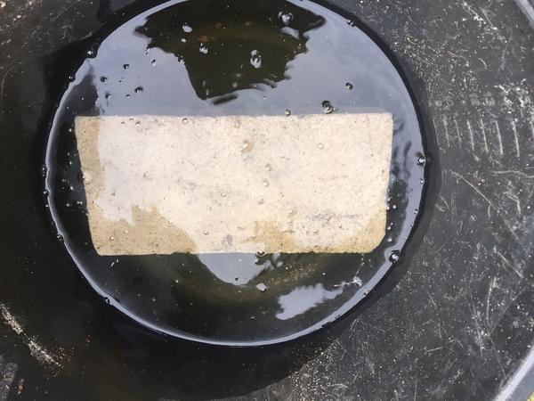 Кирпич в керосине