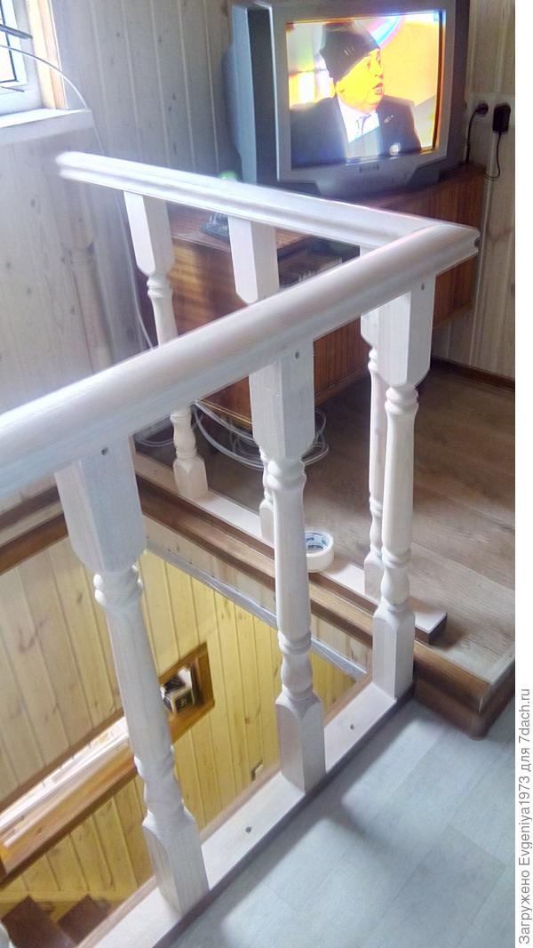 Лестница покрыта уже в несколько слоев.