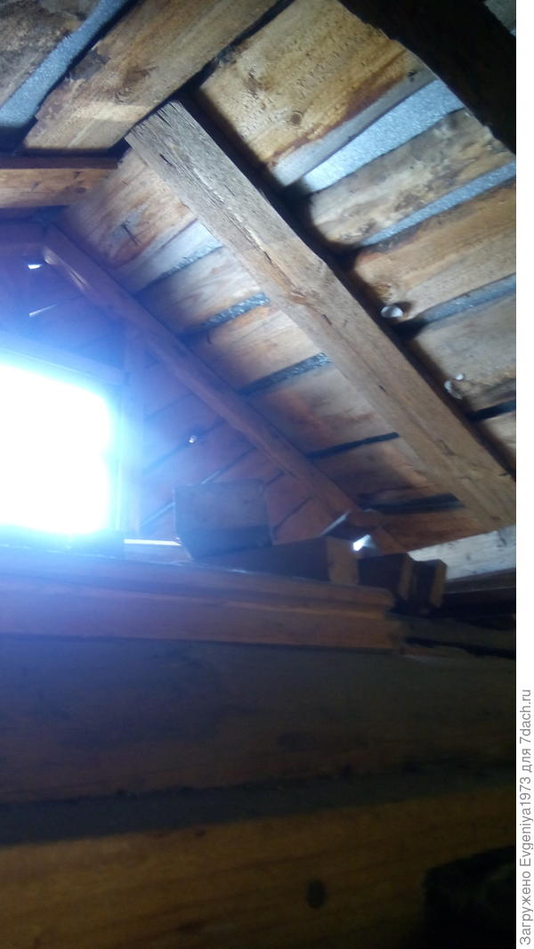 Деревянная часть крыши вроде у нас крепкая