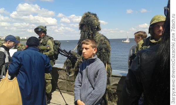 Люди в военной форме. Камышин 20 мая 2015г