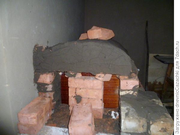 Топка русской печи. У нас она называется ,,свинья,,