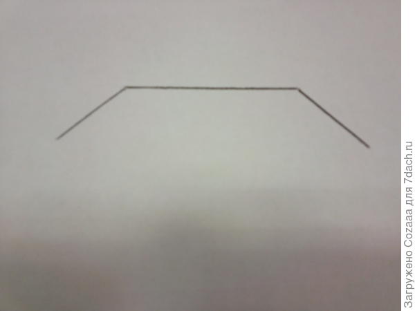 В Вашем случае можно сделать конструкцию из трех решеток, расположив вот таким образом. Так закроется вид на калитку и другие прелести.