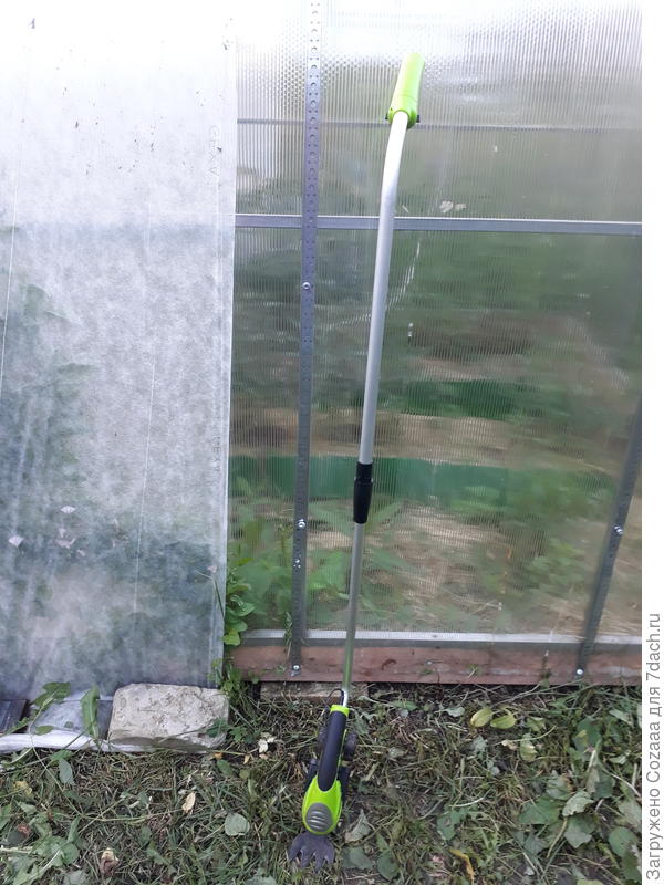 Аккумуляторные ножницы для травы, теперь у меня возле теплицы все выбрито.