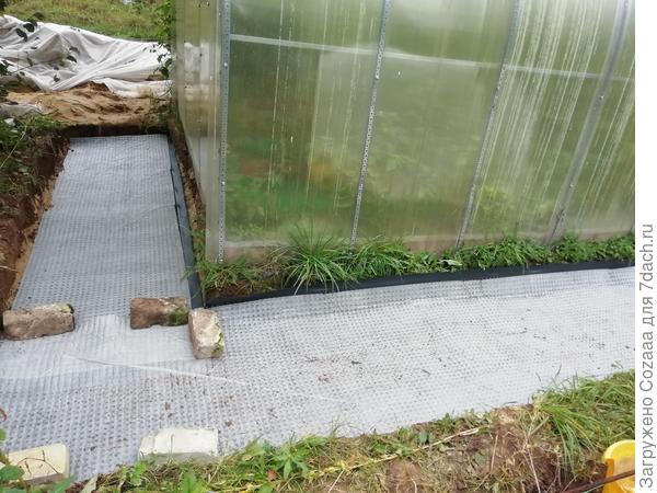 Для более надёжной склейки прибавила место склейки кирпичами.