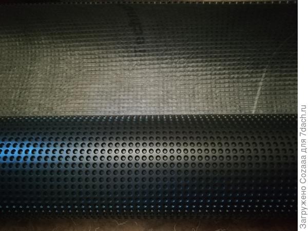 Внутри рулона мембраны вот такой геотекстиль, очень плотный и качественный.