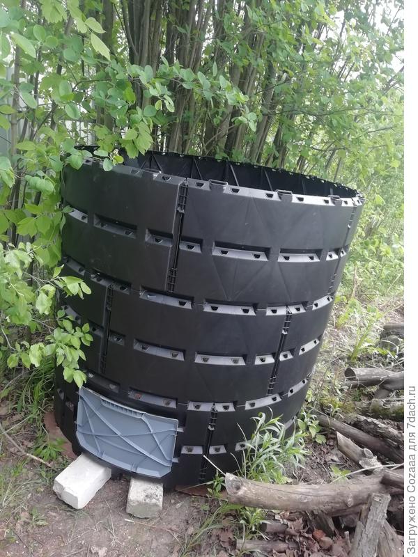 У меня вот такой. Очень большой. Стоит второй год. Единственный минус, что нет крышки. Но можно накрыть сверху чем нибудь.