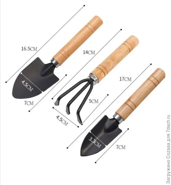 Ни дома, ни в саду не нашла им применение. Валяются дома. Так же не советовала бы покупать дешёвые посадочные совки в Фиксе. Та много разных, и полезных прибамбасов, но вот эти совки «не зашли». У меня почва тяжеловатая, а они гнутся, в ручке. Купила в ОБИ немного подороже — вот это совок! Правда Фиксовский иногда пригождается, для мелких работ.