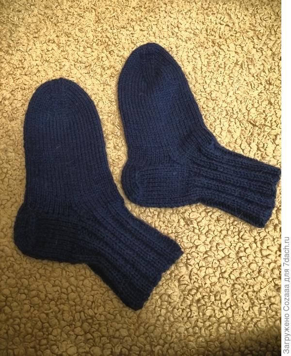 А вот и носочки, сидят, как влитые, нашла хороший мастер-класс в инете.