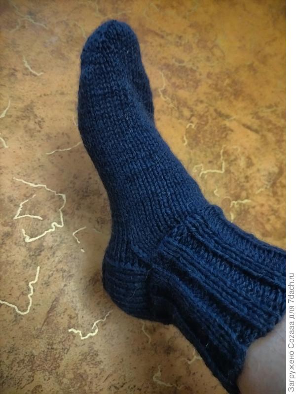 На ноге, как влитые. Тоже по мастер-классу вязала.