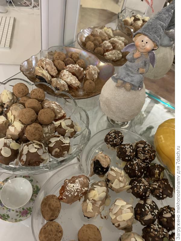 Конфеты из сухофруктов и орехов,финиковой пасты