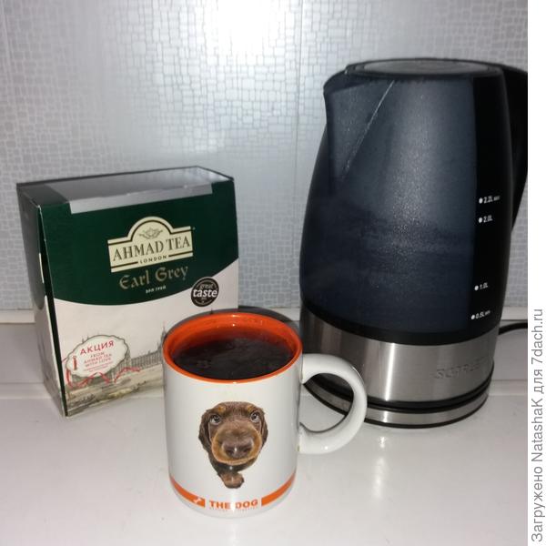 Кроме мышек, еще собачка на кружке составляет мне компанию