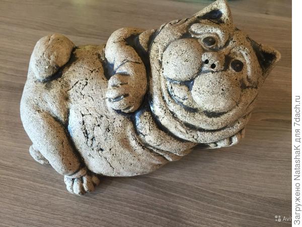 Вот такого кота можно на пень положить...